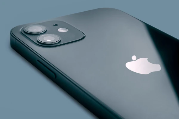 apple iphone 2023 smartphone sales 600