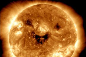 NASA’s Solar Dynamics Observatory Captures Sun Smiling
